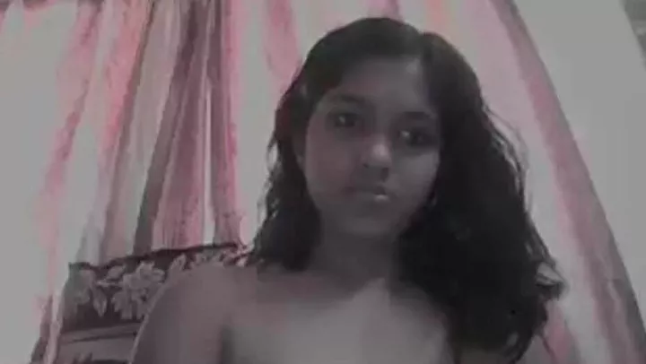 Desi girl show on webcam