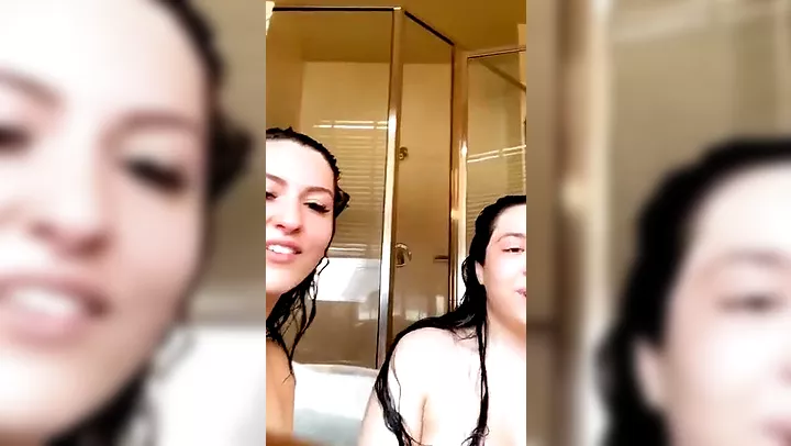 Two drunk girls Instagram livestream naked in the tub